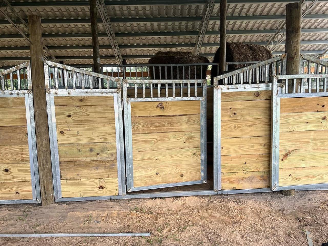 gator-stall-and-barn